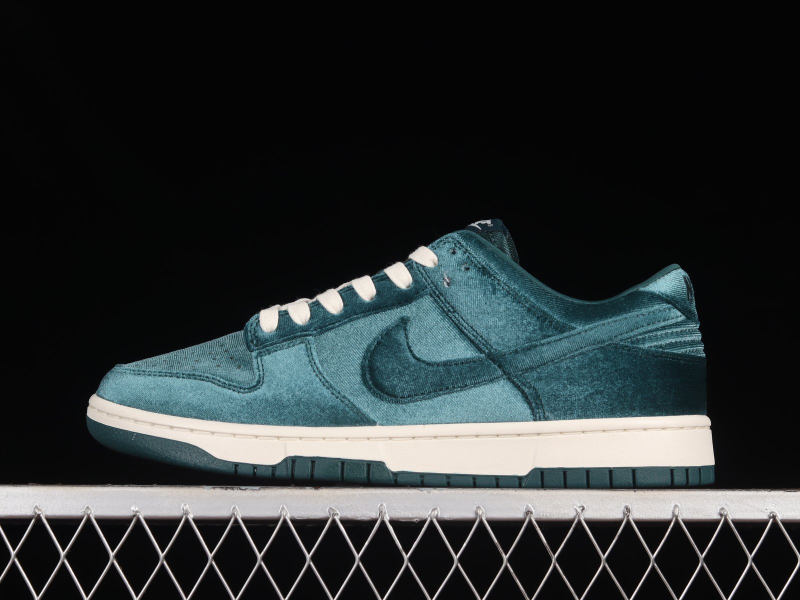 Dunk Low Velvet Tea